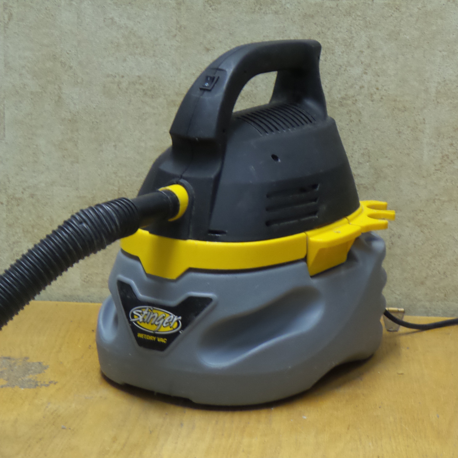 Stinger vacuum top